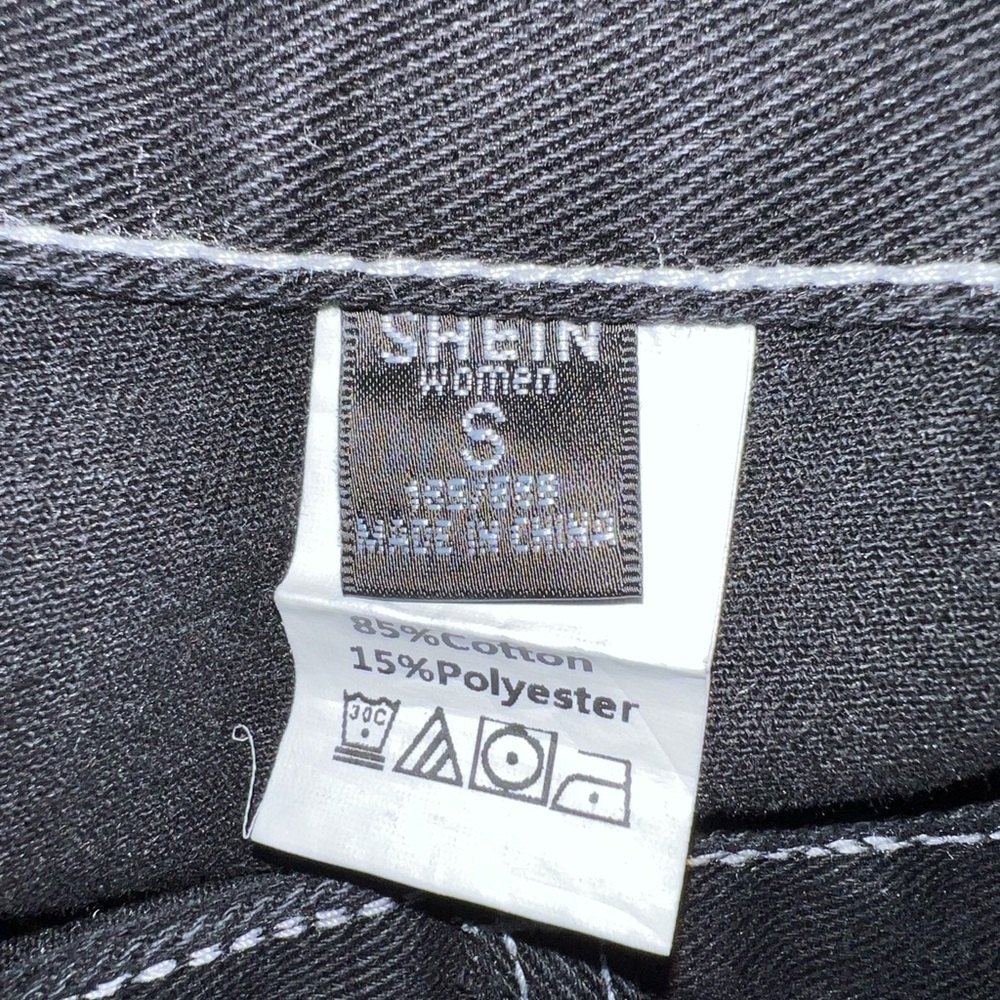 Shein black denim shorts - Picture 3 of 3